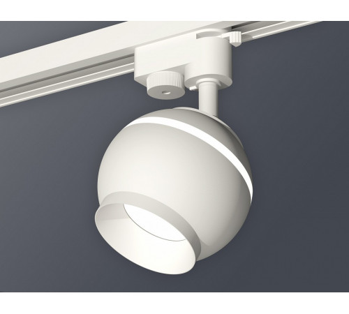 Трековый однофазный светильник с подсветкой Ambrella Light Track System XT1101020 (A2520, C1101, N7030) Трековый однофазный светильник с подсветкой Ambrella Light Track System XT1101020 (A2520, C1101, N7030)
