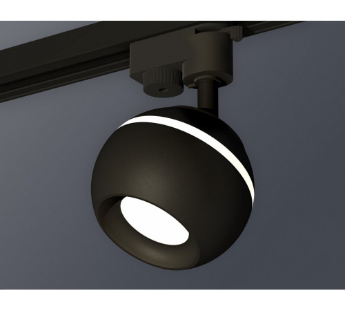 Трековый однофазный светильник с подсветкой Ambrella Light Track System XT1102041 (A2521, C1102, N7021) Трековый однофазный светильник с подсветкой Ambrella Light Track System XT1102041 (A2521, C1102, N7021)