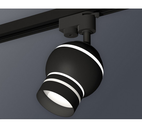 Трековый однофазный светильник с подсветкой Ambrella Light Track System XT1102065 (A2521, C1102, N7142) Трековый однофазный светильник с подсветкой Ambrella Light Track System XT1102065 (A2521, C1102, N7142)