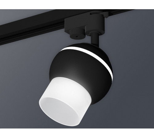 Трековый однофазный светильник с подсветкой Ambrella Light Track System XT1102072 (A2521, C1102, N7170) Трековый однофазный светильник с подсветкой Ambrella Light Track System XT1102072 (A2521, C1102, N7170)