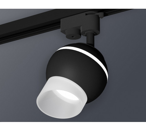 Трековый однофазный светильник с подсветкой Ambrella Light Track System XT1102073 (A2521, C1102, N7175) Трековый однофазный светильник с подсветкой Ambrella Light Track System XT1102073 (A2521, C1102, N7175)