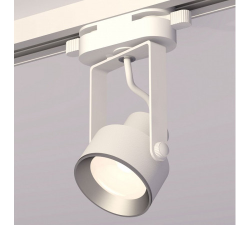 Трековый однофазный светильник Ambrella Light Track System XT6601002 (C6601, N6104) Трековый однофазный светильник Ambrella Light Track System XT6601002 (C6601, N6104)