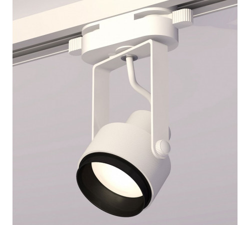 Трековый однофазный светильник Ambrella Light Track System XT6601020 (C6601, N6121) Трековый однофазный светильник Ambrella Light Track System XT6601020 (C6601, N6121)