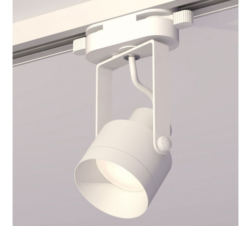Трековый однофазный светильник Ambrella Light Track System XT6601040 (C6601, N6130) Трековый однофазный светильник Ambrella Light Track System XT6601040 (C6601, N6130)