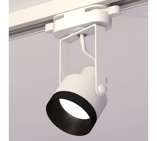 Трековый однофазный светильник Ambrella Light Track System XT6601041 (C6601, N6131) Трековый однофазный светильник Ambrella Light Track System XT6601041 (C6601, N6131)