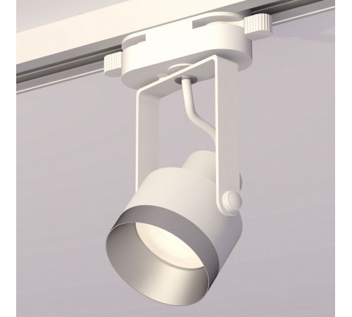 Трековый однофазный светильник Ambrella Light Track System XT6601043 (C6601, N6133) Трековый однофазный светильник Ambrella Light Track System XT6601043 (C6601, N6133)