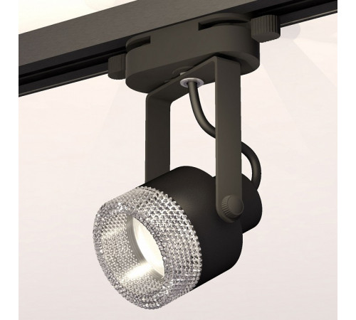 Трековый однофазный светильник Ambrella Light Track System XT6602060 (C6602, N6150) Трековый однофазный светильник Ambrella Light Track System XT6602060 (C6602, N6150)