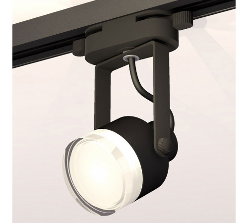 Трековый однофазный светильник Ambrella Light Track System XT6602083 (C6602, N6241) Трековый однофазный светильник Ambrella Light Track System XT6602083 (C6602, N6241)