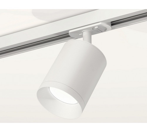 Комплект трекового светильника Ambrella Light Track System XT7421001 (A2536, C7421, N7030) Комплект трекового светильника Ambrella Light Track System XT7421001 (A2536, C7421, N7030)