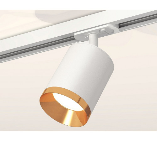 Комплект трекового светильника Ambrella Light Track System XT7421004 (A2536, C7421, N7034) Комплект трекового светильника Ambrella Light Track System XT7421004 (A2536, C7421, N7034)