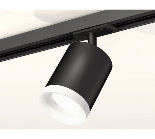 Комплект трекового светильника Ambrella Light Track System XT7422021 (A2537, C7422, N7165) Комплект трекового светильника Ambrella Light Track System XT7422021 (A2537, C7422, N7165)