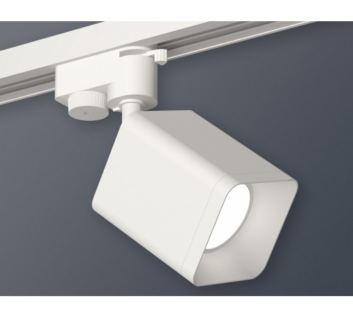 Трековый однофазный светильник Ambrella Light Track System XT7812001 (A2520, C7812, N7701)
