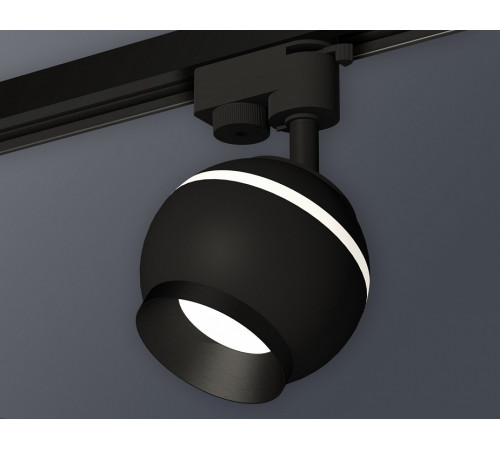 Трековый однофазный светильник с подсветкой Ambrella Light Track System XT1102002 (A2521, C1102, N7031) Трековый однофазный светильник с подсветкой Ambrella Light Track System XT1102002 (A2521, C1102, N7031)