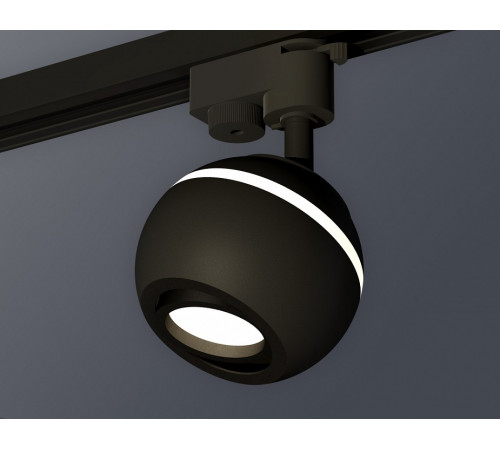 Трековый однофазный светильник с подсветкой Ambrella Light Track System XT1102021 (A2521, C1102, N7002) Трековый однофазный светильник с подсветкой Ambrella Light Track System XT1102021 (A2521, C1102, N7002)
