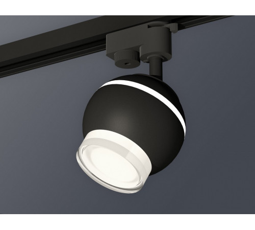 Трековый однофазный светильник с подсветкой Ambrella Light Track System XT1102070 (A2521, C1102, N7160) Трековый однофазный светильник с подсветкой Ambrella Light Track System XT1102070 (A2521, C1102, N7160)