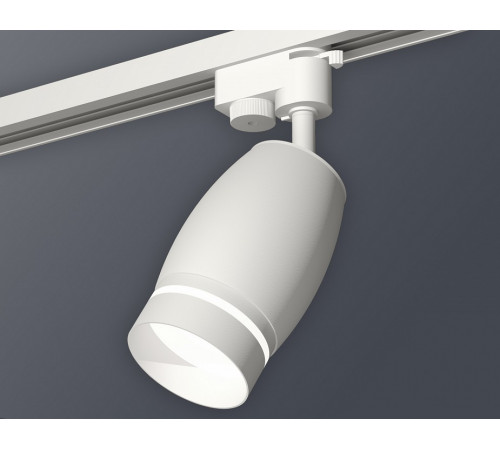 Трековый однофазный светильник Ambrella Light Track System XT1122003 (A2520, C1122, N7141) Трековый однофазный светильник Ambrella Light Track System XT1122003 (A2520, C1122, N7141)