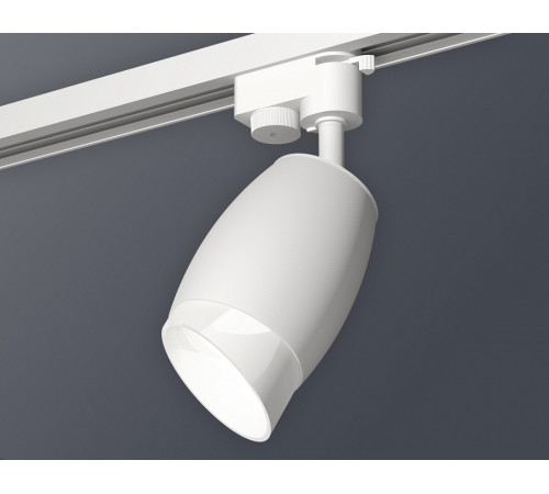 Трековый однофазный светильник Ambrella Light Track System XT1122007 (A2520, C1122, N7175) Трековый однофазный светильник Ambrella Light Track System XT1122007 (A2520, C1122, N7175)