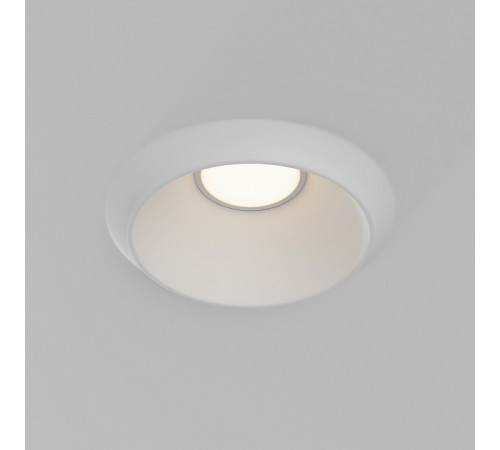 Встраиваемый светильник Maytoni Gyps Modern DL124-GU10-01-TRS-W Встраиваемый светильник Maytoni Gyps Modern DL124-GU10-01-TRS-W