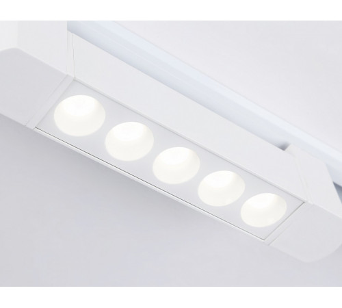 Трековый однофазный светильник Ambrella Light Track system GL6700 Трековый однофазный светильник Ambrella Light Track system GL6700
