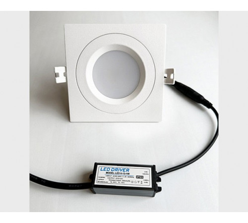 Встраиваемый светильник Italline IT08-8018 white 4000K Встраиваемый светильник Italline IT08-8018 white 4000K