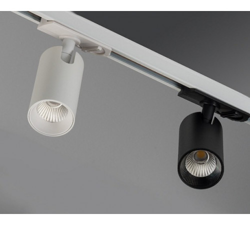 Светильник на шине ITALLINE TR 3006 white Светильник на шине ITALLINE TR 3006 white