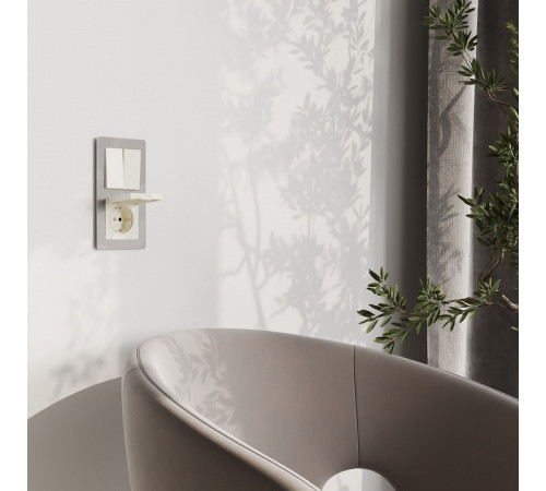 Розетка с защитной крышкой и шторками Werkel W1171203 4690389213151 a069595