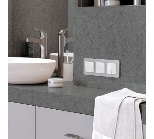 Рамка на 3 поста Werkel Platinum алюминий 4690389184475 W0032606 Рамка на 3 поста Werkel Platinum алюминий 4690389184475 W0032606